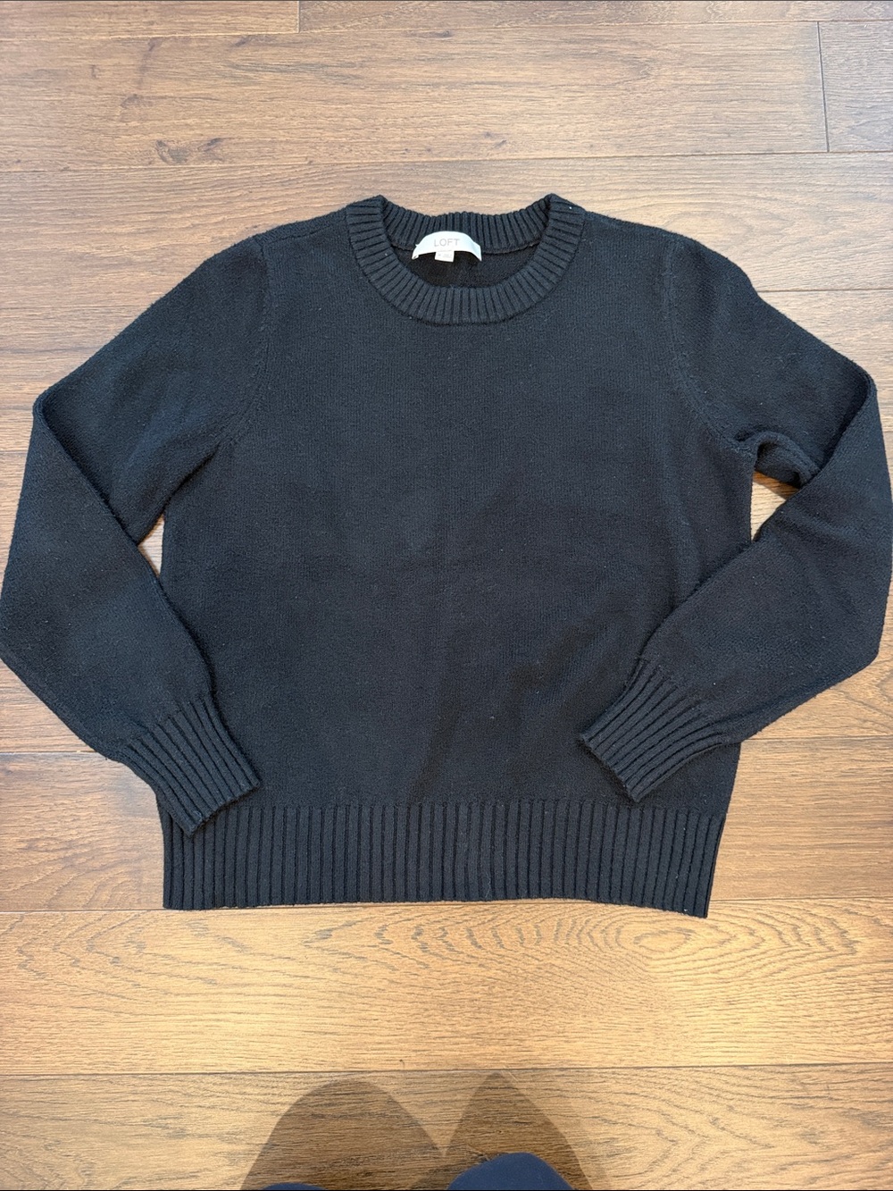 LOFT Women’s Black Crewneck Knit Sweater Size Medium - C75-010